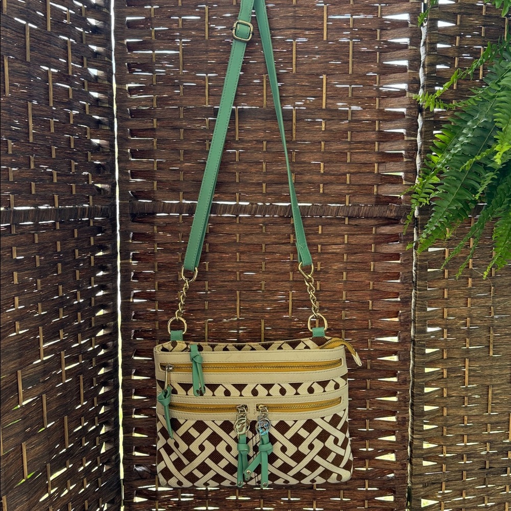 Spartina 449 Madison Zipper Hipster
Crossbody Bag - Picture 1 of 14